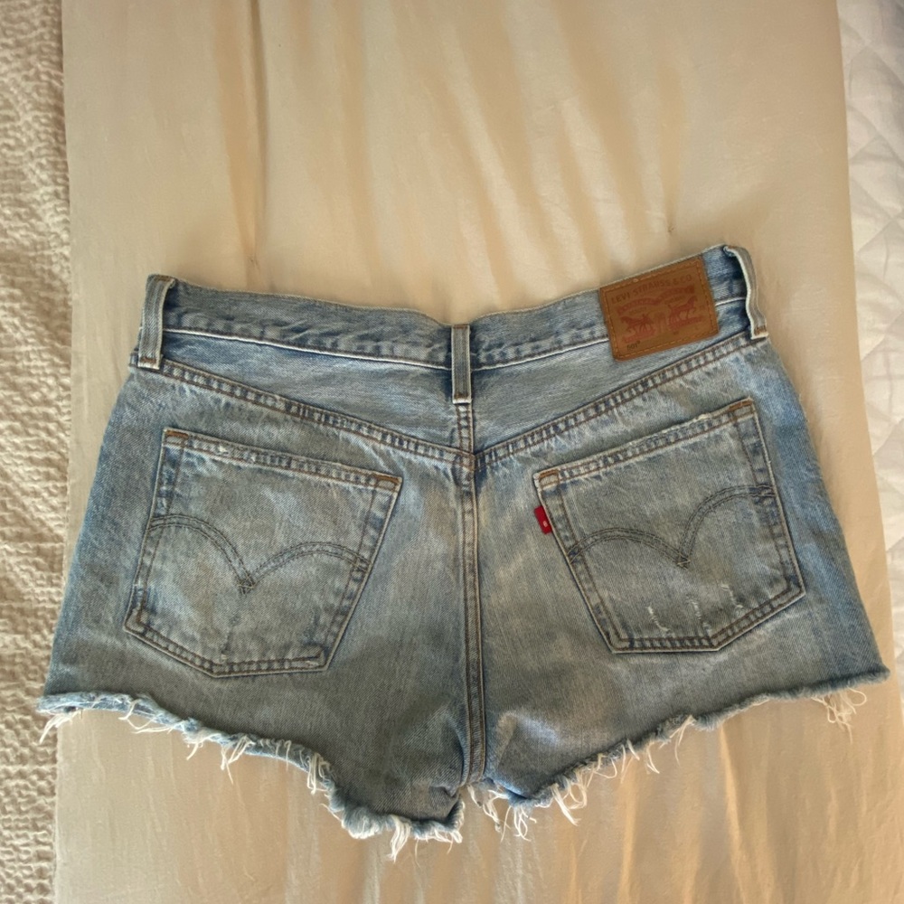 Levi 501 shorts- light wash- 29